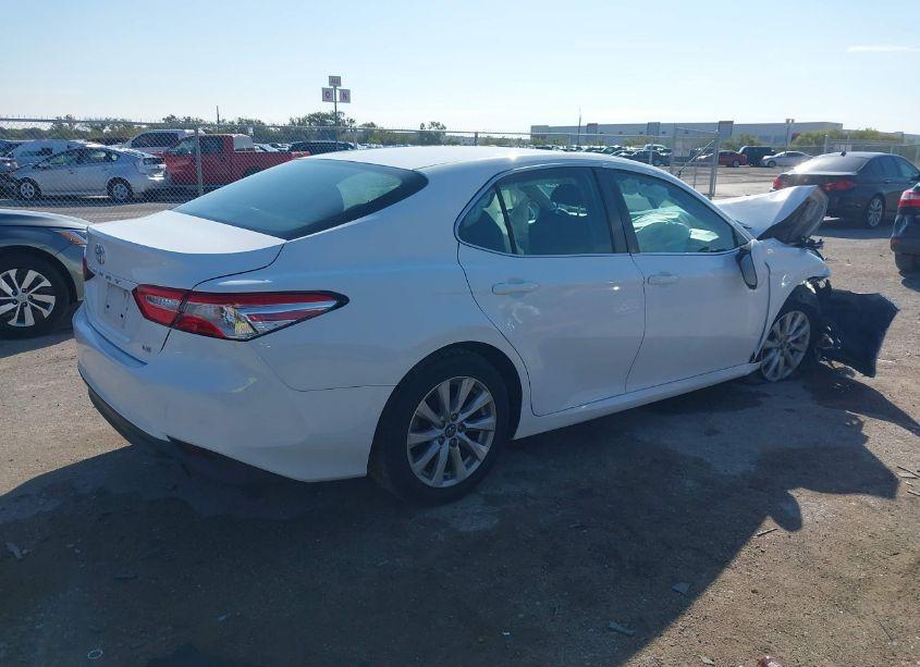 Photo 4 of 2018 Toyota Camry LE (VIN 4T1B11HK4JU099123)