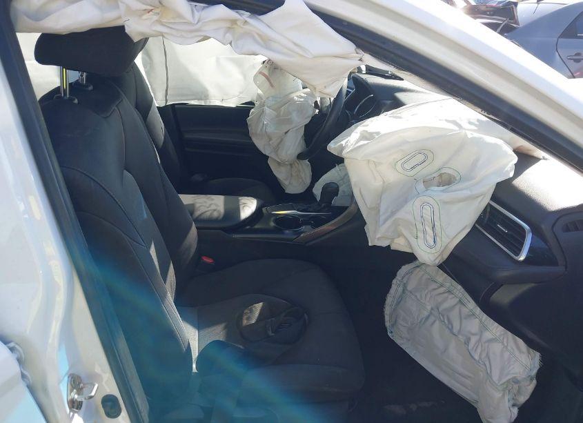 Photo 5 of 2018 Toyota Camry LE (VIN 4T1B11HK4JU099123)