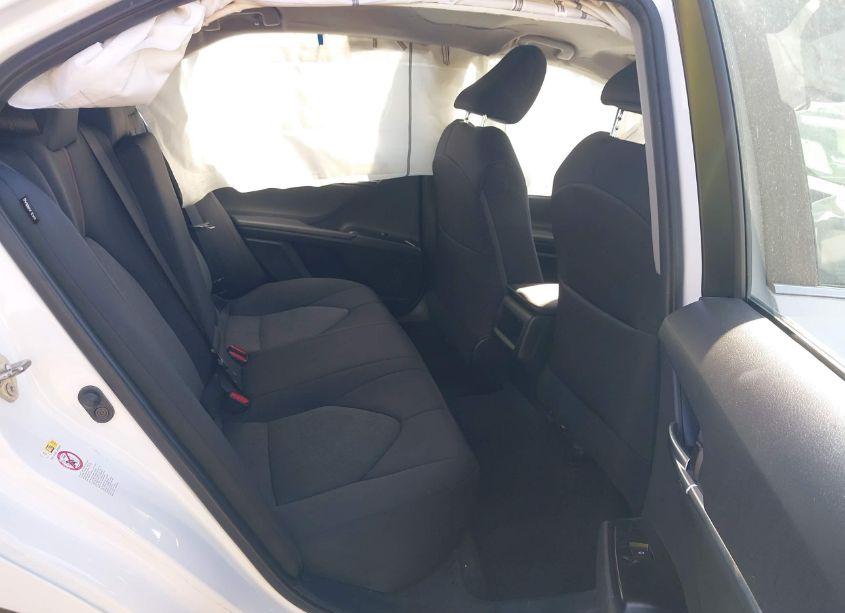 Photo 8 of 2018 Toyota Camry LE (VIN 4T1B11HK4JU099123)