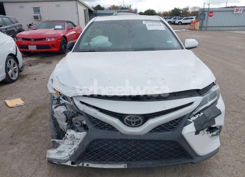 Photo 12 of 2018 Toyota Camry SE (VIN 4T1B11HK4JU135182)