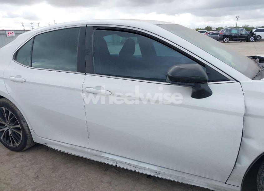 Photo 13 of 2018 Toyota Camry SE (VIN 4T1B11HK4JU135182)