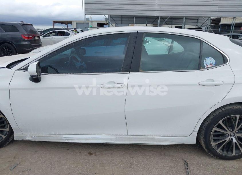 Photo 14 of 2018 Toyota Camry SE (VIN 4T1B11HK4JU135182)