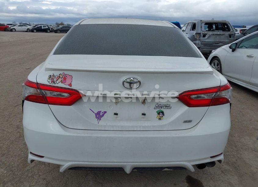 Photo 16 of 2018 Toyota Camry SE (VIN 4T1B11HK4JU135182)