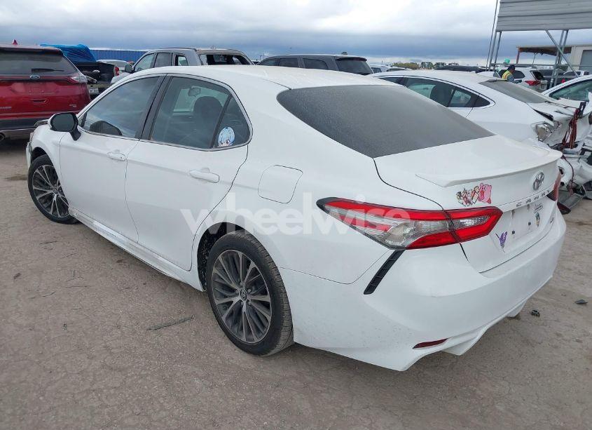 Photo 3 of 2018 Toyota Camry SE (VIN 4T1B11HK4JU135182)