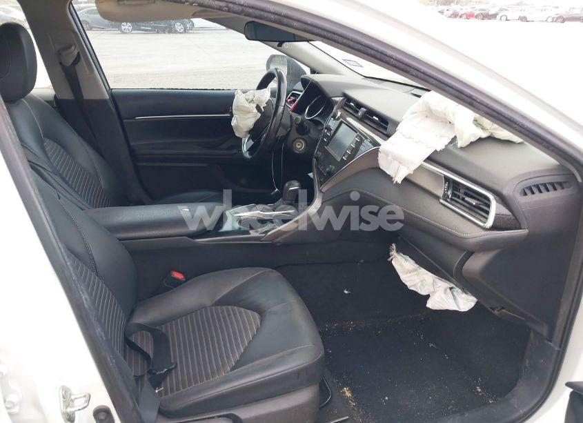 Photo 5 of 2018 Toyota Camry SE (VIN 4T1B11HK4JU135182)