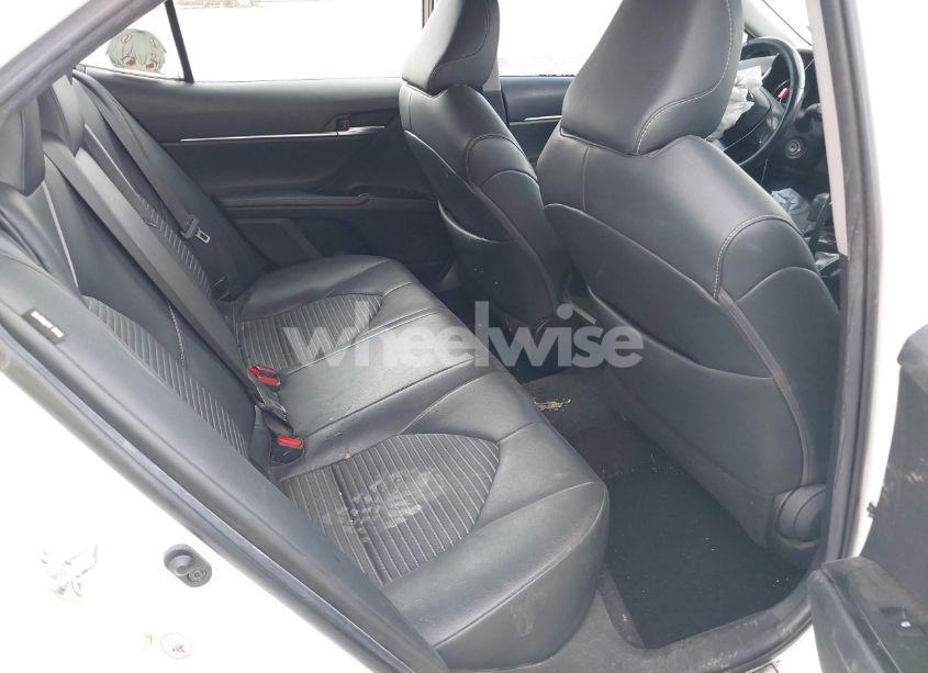 Photo 8 of 2018 Toyota Camry SE (VIN 4T1B11HK4JU135182)