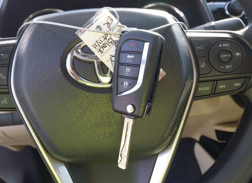 Photo 11 of 2018 Toyota Camry LE (VIN 4T1B11HK4JU144092)