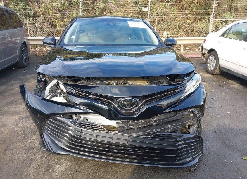 Photo 12 of 2018 Toyota Camry LE (VIN 4T1B11HK4JU144092)