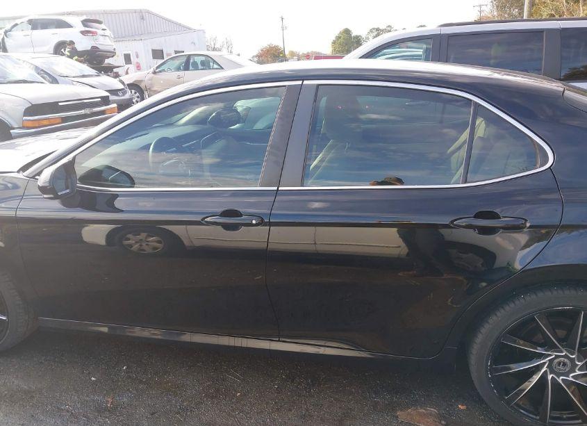 Photo 14 of 2018 Toyota Camry LE (VIN 4T1B11HK4JU144092)