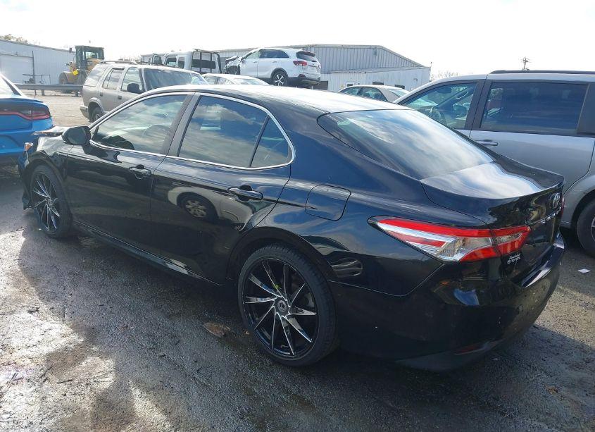 Photo 3 of 2018 Toyota Camry LE (VIN 4T1B11HK4JU144092)