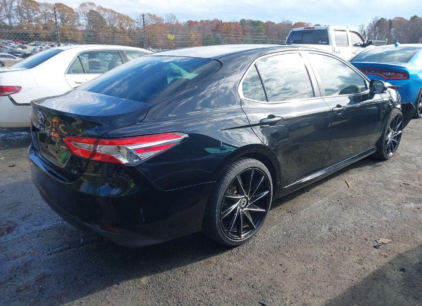 Photo 4 of 2018 Toyota Camry LE (VIN 4T1B11HK4JU144092)