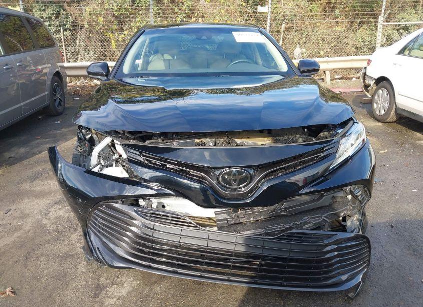 Photo 6 of 2018 Toyota Camry LE (VIN 4T1B11HK4JU144092)