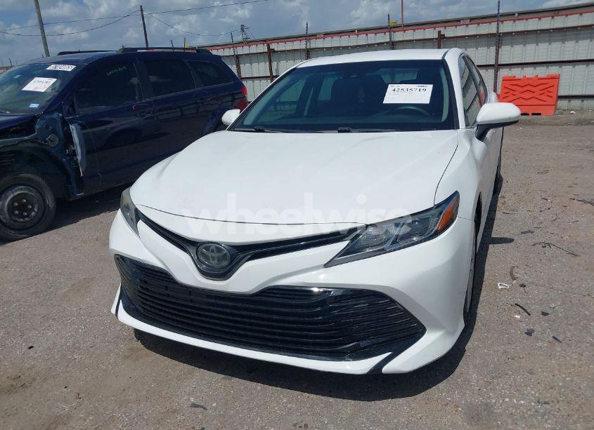 Photo 12 of 2018 Toyota Camry LE (VIN 4T1B11HK4JU144691)