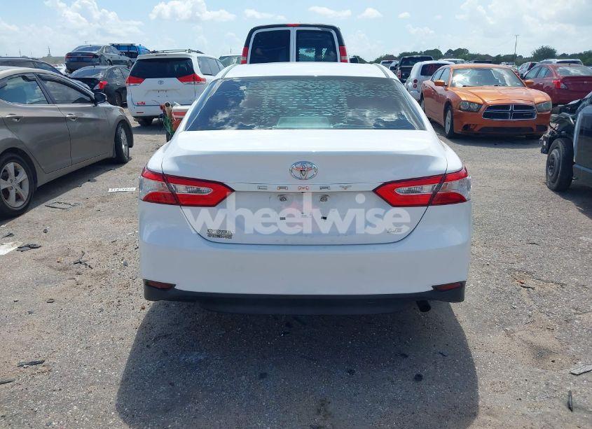 Photo 16 of 2018 Toyota Camry LE (VIN 4T1B11HK4JU144691)