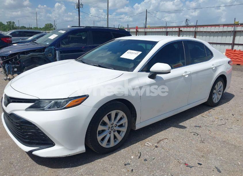 Photo 2 of 2018 Toyota Camry LE (VIN 4T1B11HK4JU144691)
