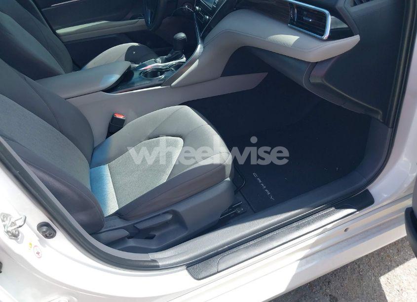 Photo 5 of 2018 Toyota Camry LE (VIN 4T1B11HK4JU144691)