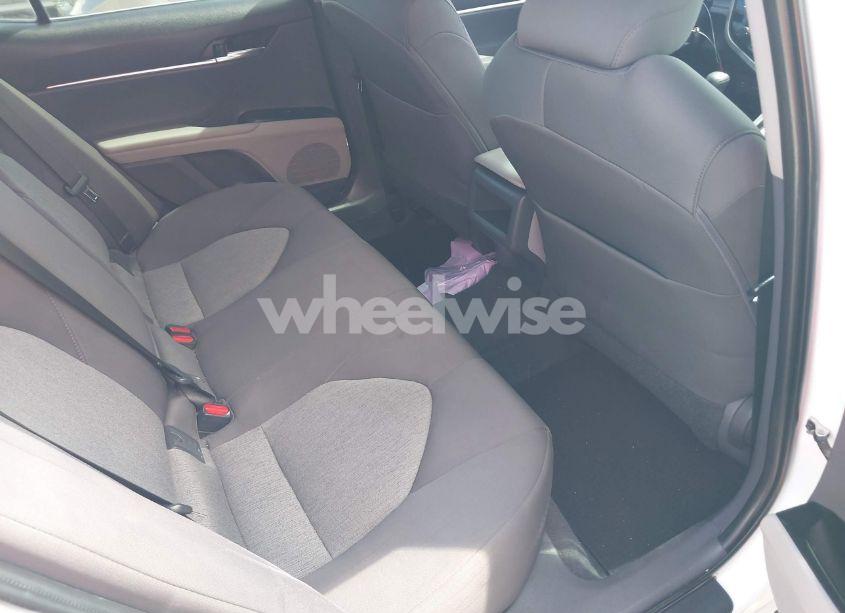 Photo 8 of 2018 Toyota Camry LE (VIN 4T1B11HK4JU144691)