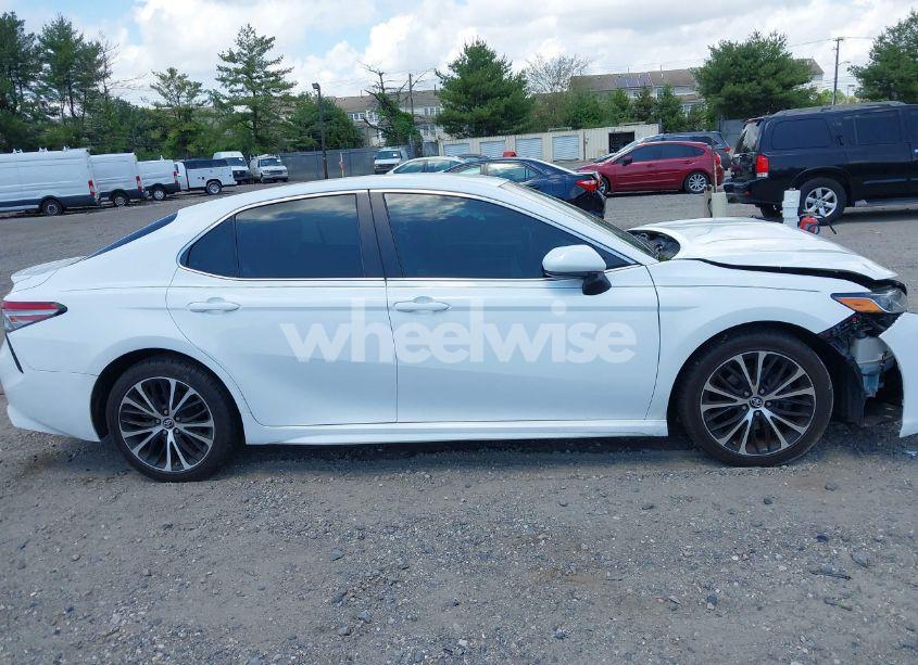 Photo 13 of 2018 Toyota Camry SE (VIN 4T1B11HK4JU159241)