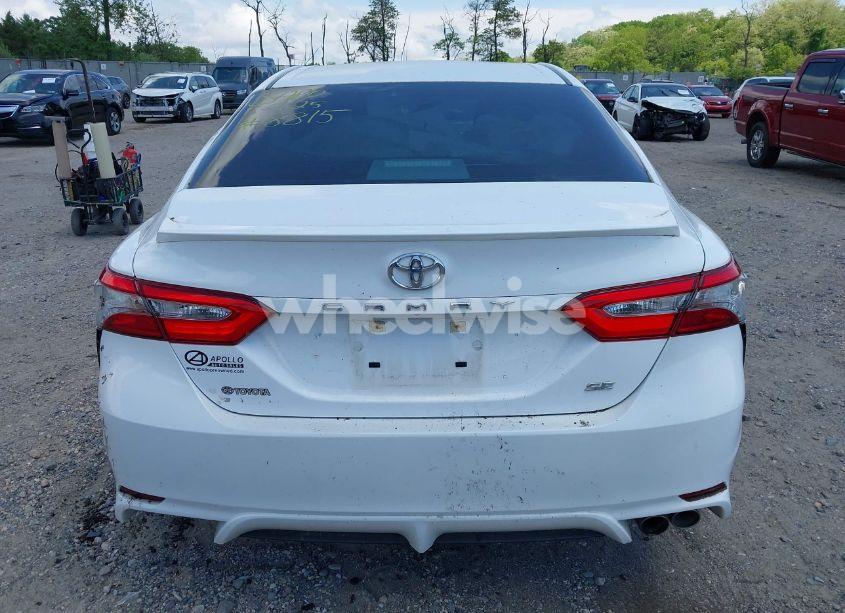 Photo 16 of 2018 Toyota Camry SE (VIN 4T1B11HK4JU159241)