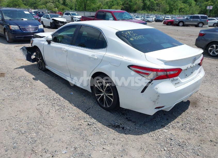 Photo 3 of 2018 Toyota Camry SE (VIN 4T1B11HK4JU159241)