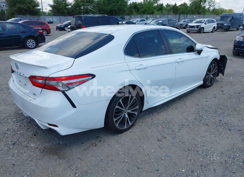 Photo 4 of 2018 Toyota Camry SE (VIN 4T1B11HK4JU159241)
