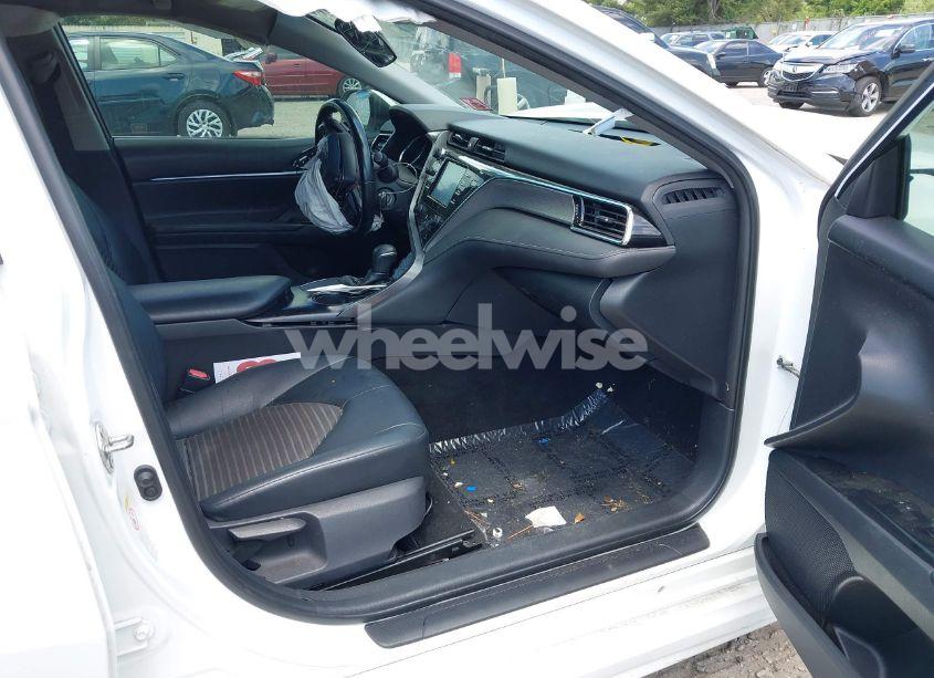 Photo 5 of 2018 Toyota Camry SE (VIN 4T1B11HK4JU159241)