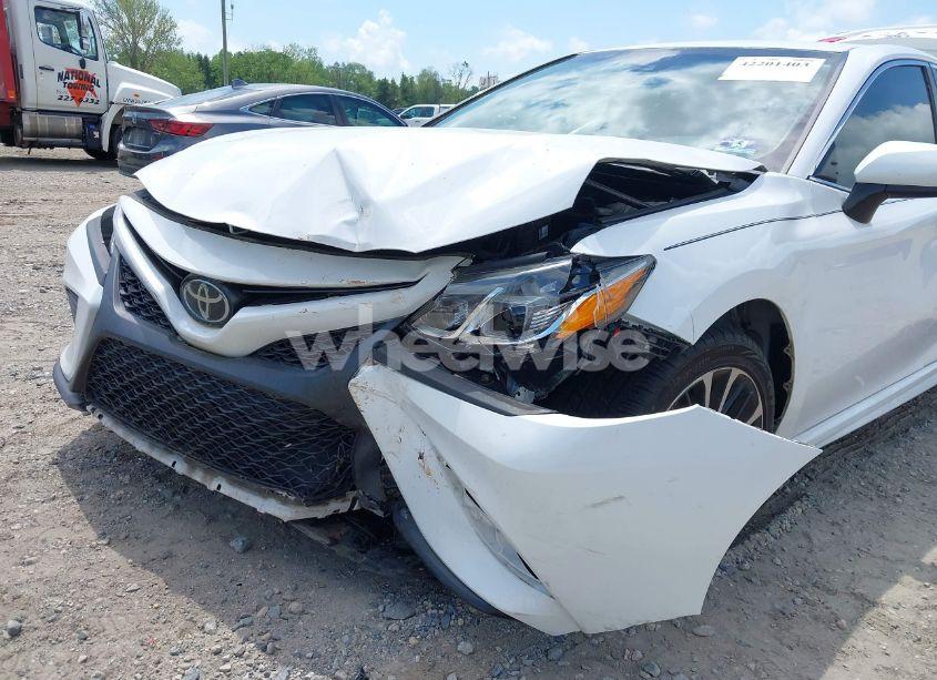 Photo 6 of 2018 Toyota Camry SE (VIN 4T1B11HK4JU159241)