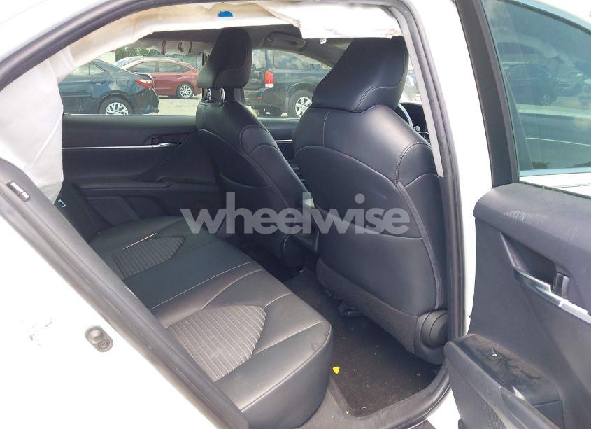 Photo 8 of 2018 Toyota Camry SE (VIN 4T1B11HK4JU159241)