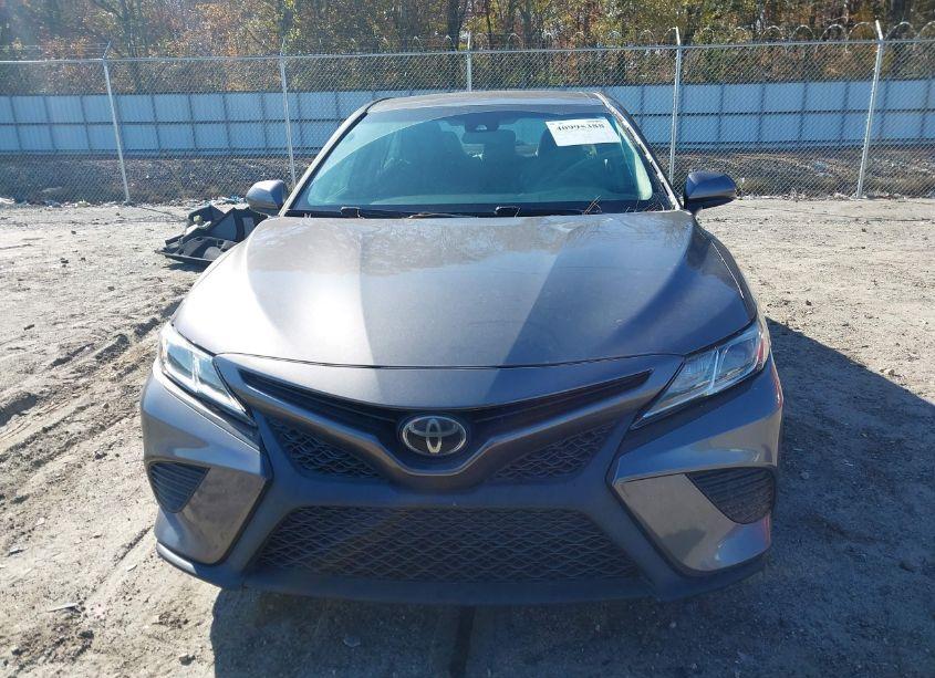 Photo 12 of 2018 Toyota Camry SE (VIN 4T1B11HK4JU507295)