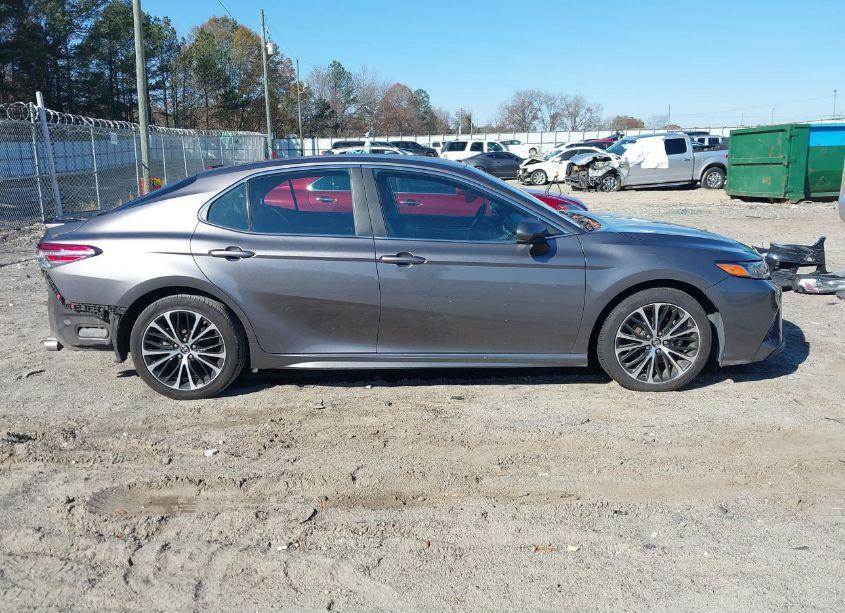 Photo 13 of 2018 Toyota Camry SE (VIN 4T1B11HK4JU507295)