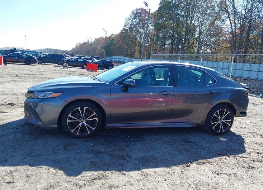 Photo 14 of 2018 Toyota Camry SE (VIN 4T1B11HK4JU507295)