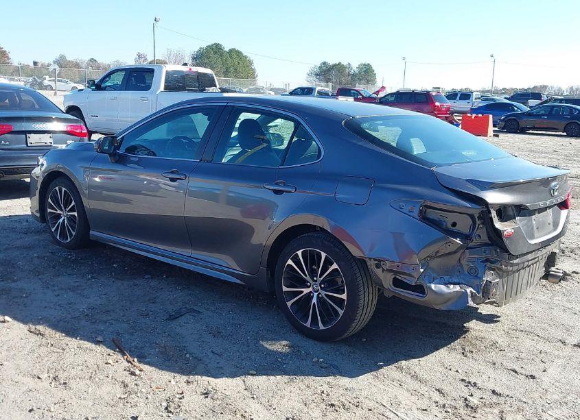 Photo 3 of 2018 Toyota Camry SE (VIN 4T1B11HK4JU507295)