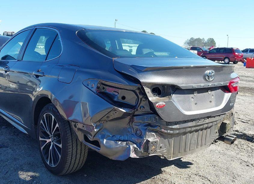 Photo 6 of 2018 Toyota Camry SE (VIN 4T1B11HK4JU507295)