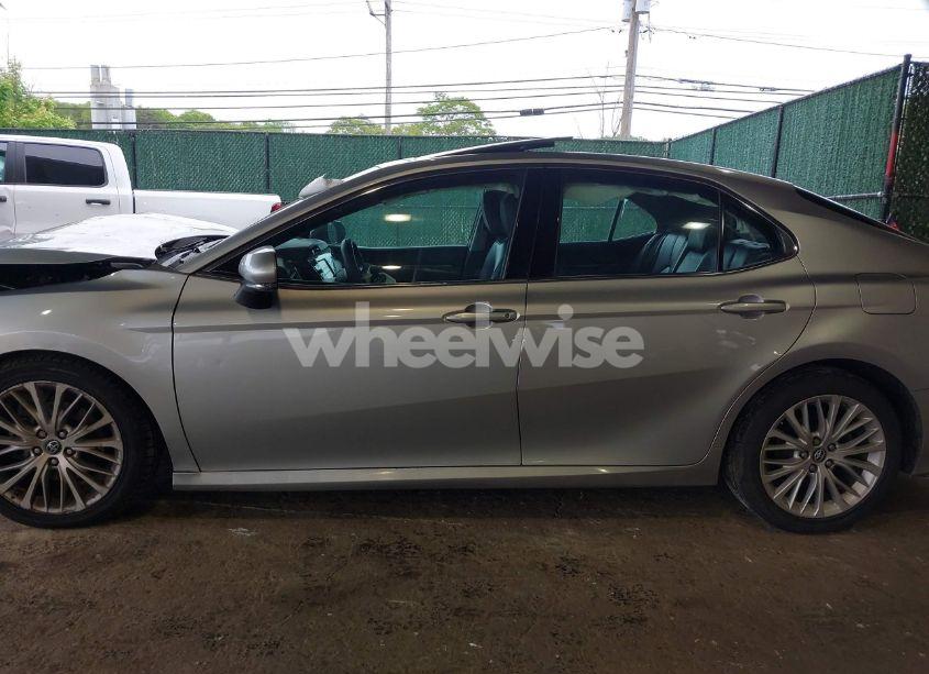 Photo 15 of 2018 Toyota Camry XLE (VIN 4T1B11HK4JU510603)