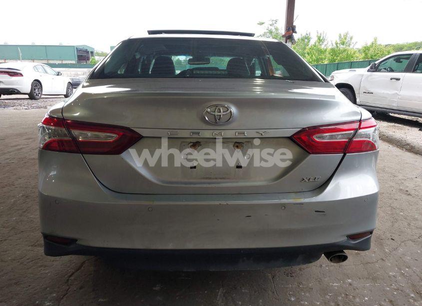 Photo 17 of 2018 Toyota Camry XLE (VIN 4T1B11HK4JU510603)