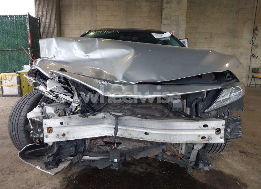 Photo 6 of 2018 Toyota Camry XLE (VIN 4T1B11HK4JU510603)