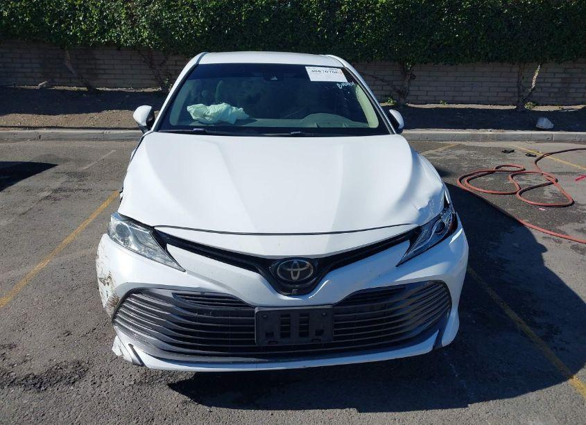 Photo 12 of 2018 Toyota Camry XLE (VIN 4T1B11HK4JU527238)