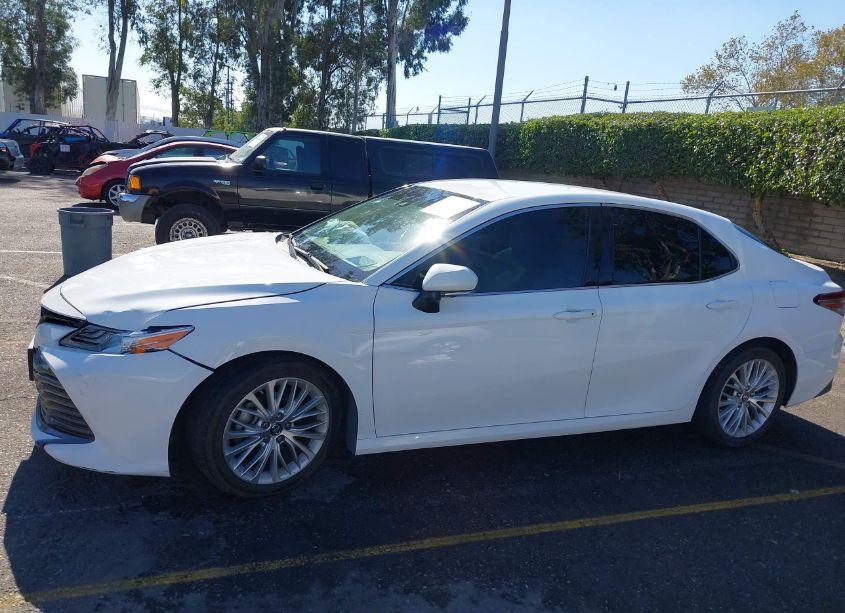 Photo 14 of 2018 Toyota Camry XLE (VIN 4T1B11HK4JU527238)