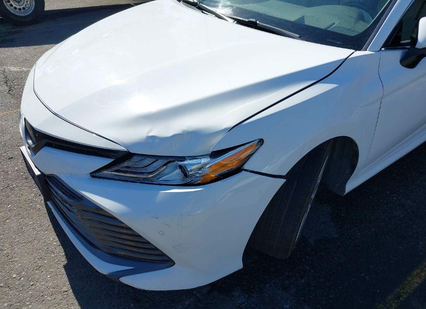 Photo 17 of 2018 Toyota Camry XLE (VIN 4T1B11HK4JU527238)