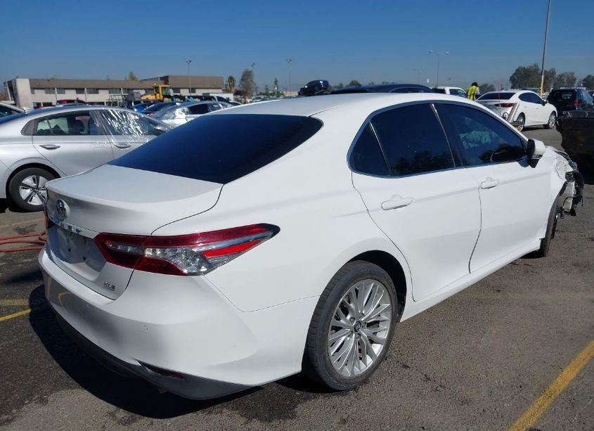 Photo 4 of 2018 Toyota Camry XLE (VIN 4T1B11HK4JU527238)