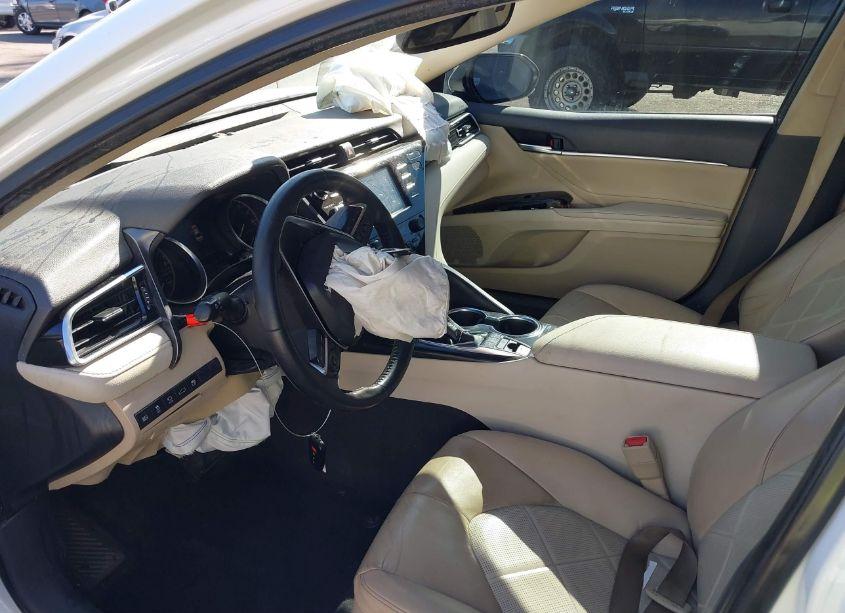 Photo 5 of 2018 Toyota Camry XLE (VIN 4T1B11HK4JU527238)