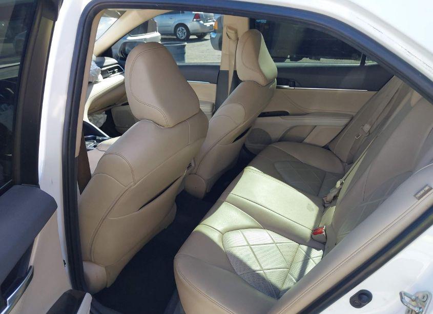 Photo 8 of 2018 Toyota Camry XLE (VIN 4T1B11HK4JU527238)