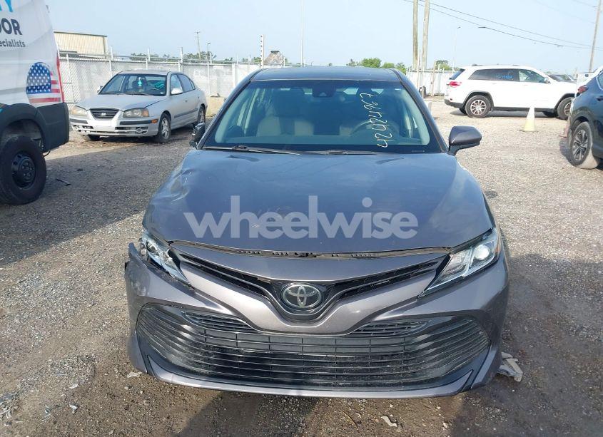 Photo 12 of 2018 Toyota Camry LE (VIN 4T1B11HK4JU528986)