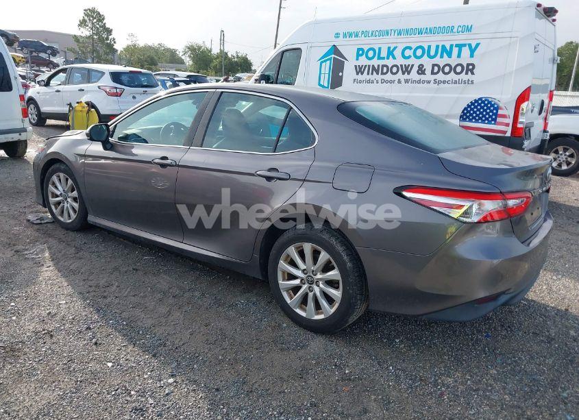 Photo 3 of 2018 Toyota Camry LE (VIN 4T1B11HK4JU528986)