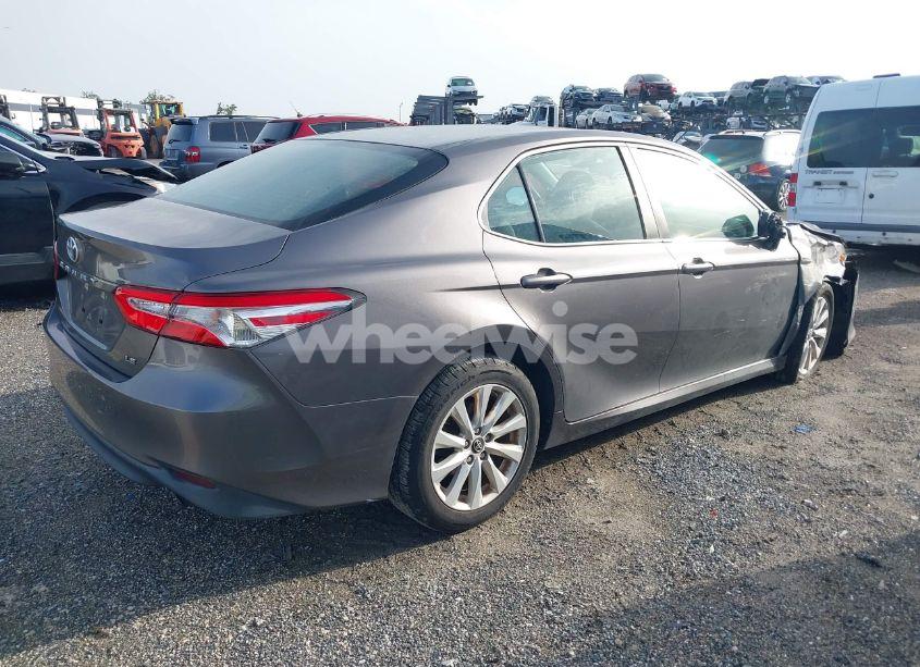 Photo 4 of 2018 Toyota Camry LE (VIN 4T1B11HK4JU528986)