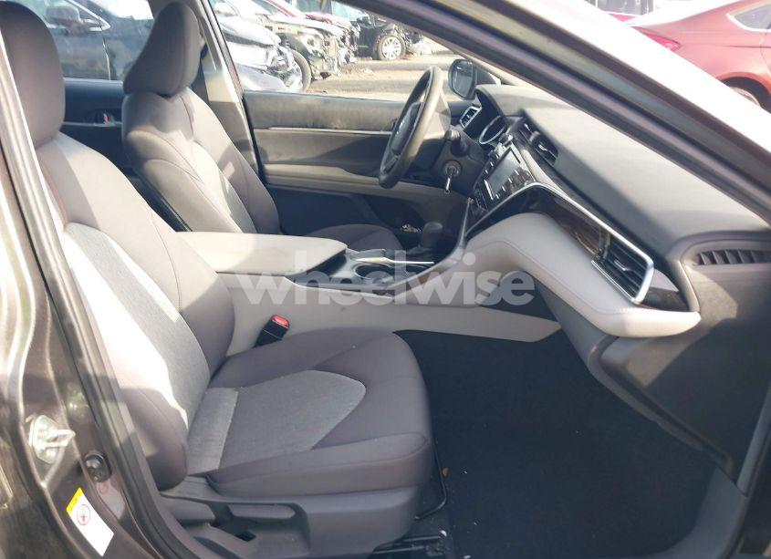 Photo 5 of 2018 Toyota Camry LE (VIN 4T1B11HK4JU528986)