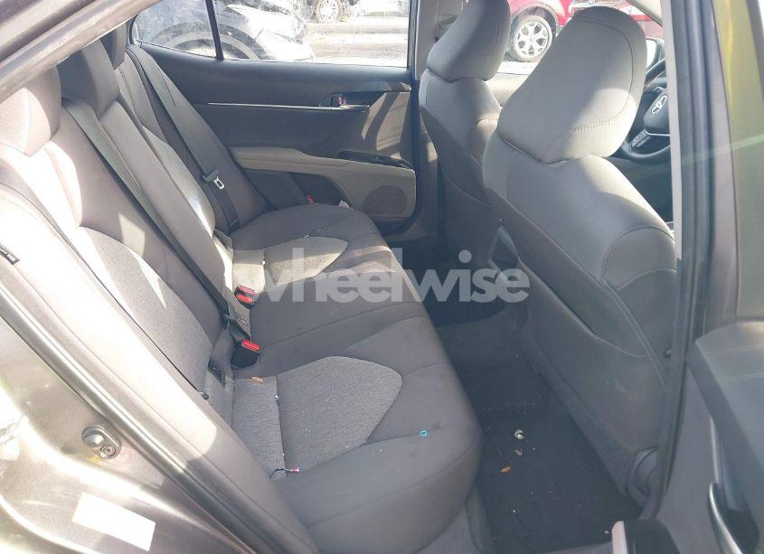 Photo 8 of 2018 Toyota Camry LE (VIN 4T1B11HK4JU528986)