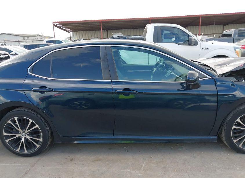 Photo 13 of 2018 Toyota Camry SE (VIN 4T1B11HK4JU549594)