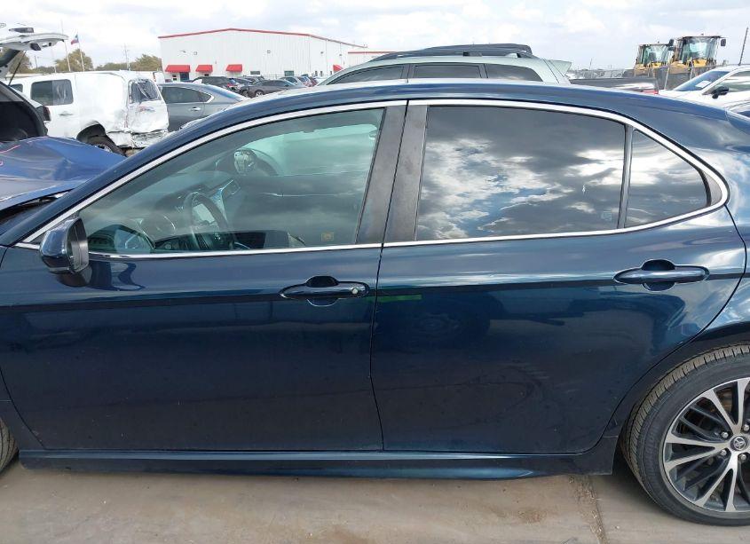 Photo 14 of 2018 Toyota Camry SE (VIN 4T1B11HK4JU549594)