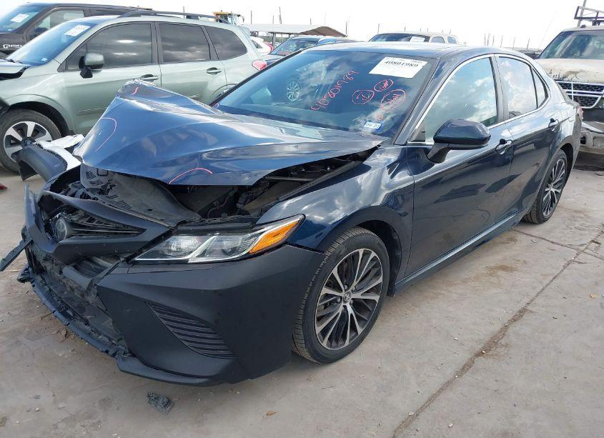 Photo 2 of 2018 Toyota Camry SE (VIN 4T1B11HK4JU549594)